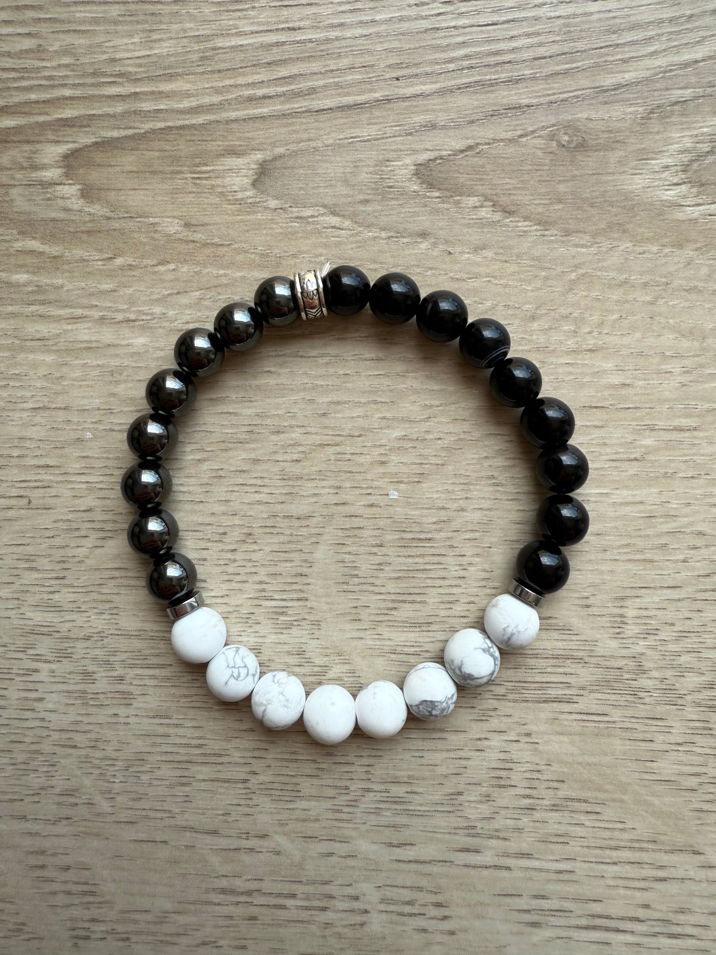 Bracelet en howlite, agate noire et pyrite