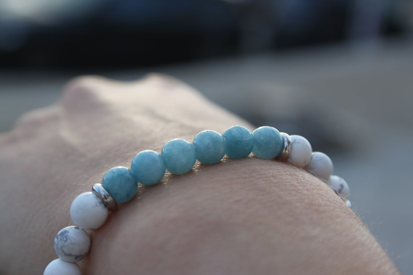 Bracelet en Aigue Marine et Howlite