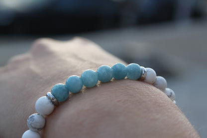 Bracelet en Aigue Marine et Howlite