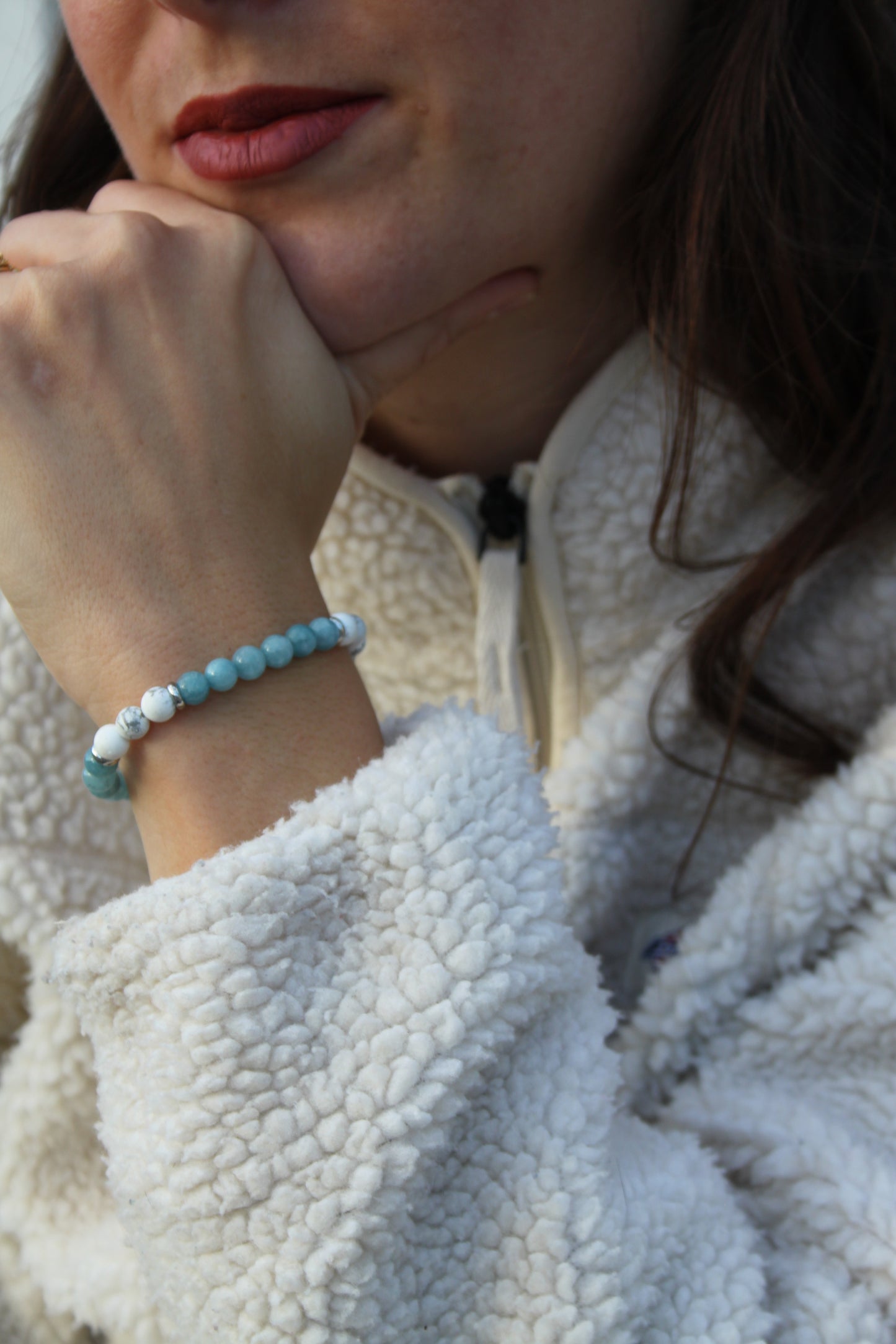 Bracelet en Aigue Marine et Howlite