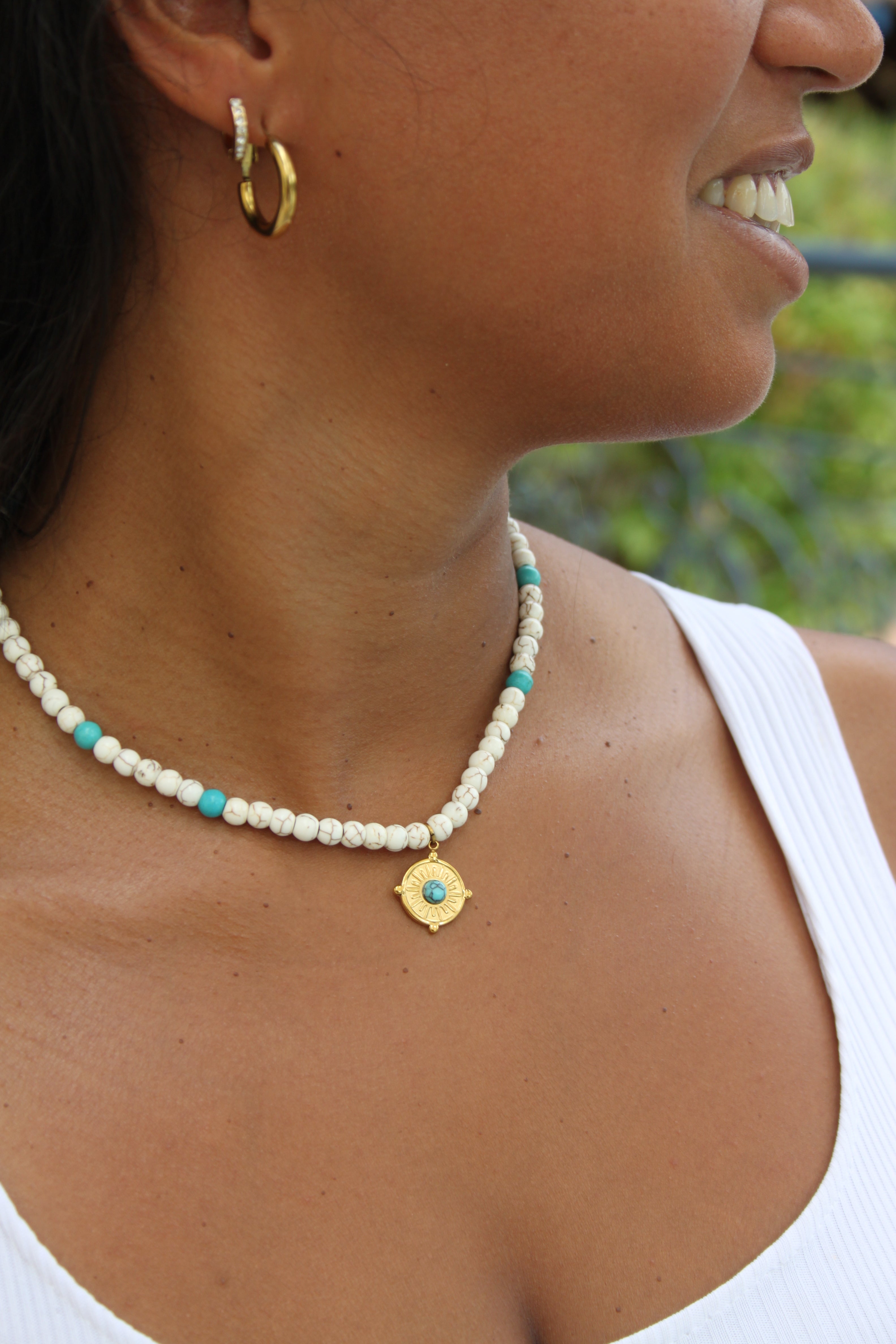 Collier "Solstice" en pierres naturelles & acier inoxydable doré