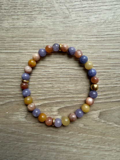 Bracelet en pierre du soleil, calcédoine mauve et aventurine jaune