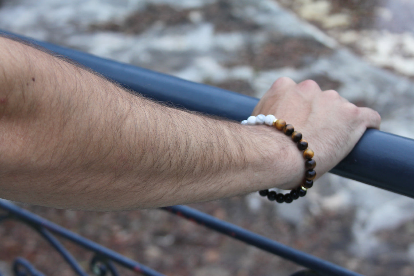 Bracelet en Howlite , agate noire et oeil de tigre