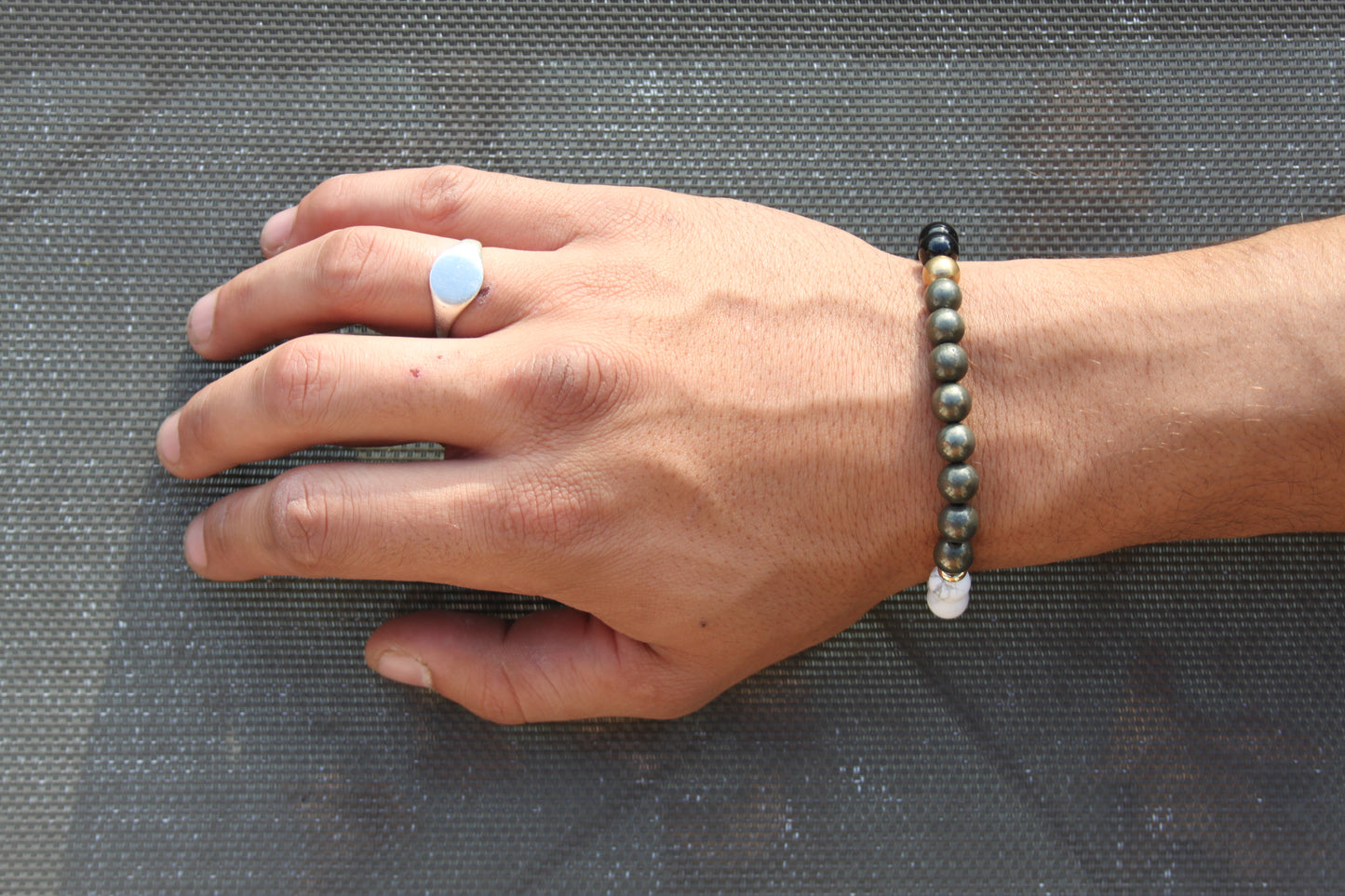 Bracelet en howlite, agate noire et pyrite